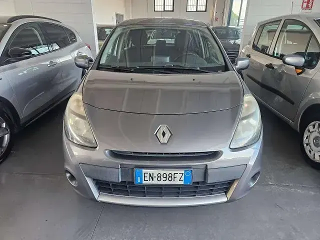 Usata Renault Clio Dynamique 74 CV (54 kW) 2012 Grigio