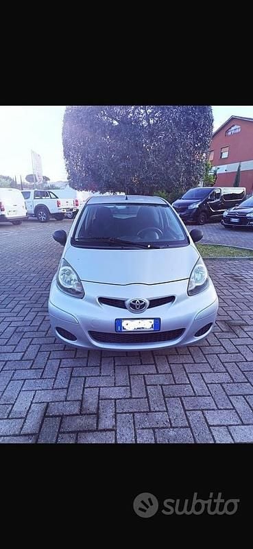 Usata Toyota Aygo 60 CV (44 kW) 2011 Grigio Utilitaria