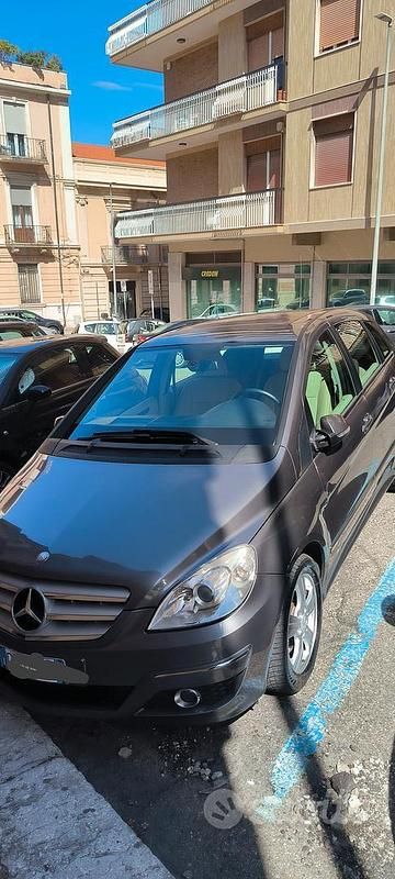 Usata Mercedes B200 140 CV (102 kW) 2009 Grigio Monovolume