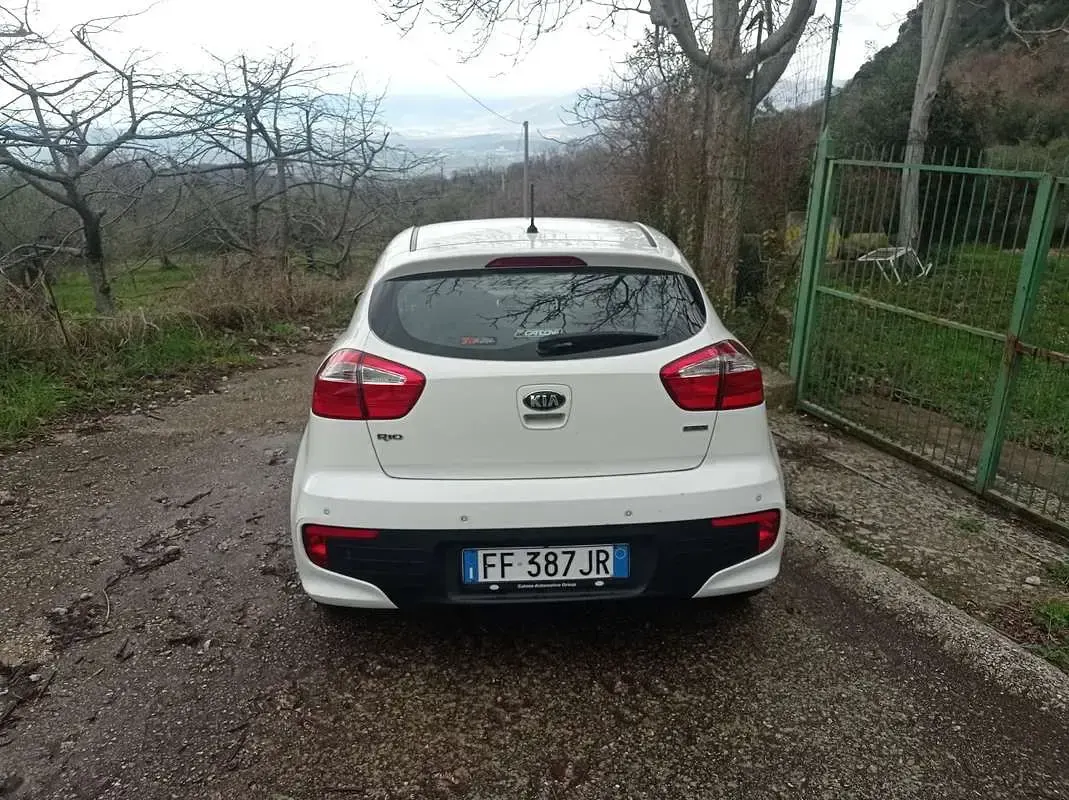 Usata Kia Rio 75 CV (55 kW) 2016 Utilitaria