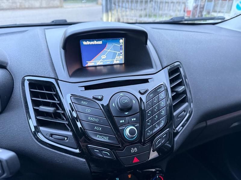 Usata Ford Fiesta 96 CV (70 kW) 2014 Bianco Utilitaria