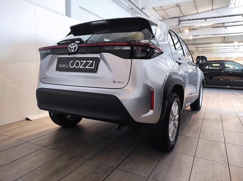 Usata Toyota Yaris Cross Active 92 CV (67 kW) 2025 Argento SUV