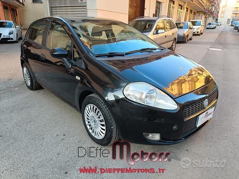 Usata Fiat Grande Punto Dynamic 90 CV (66 kW) 2005 Nero Utilitaria