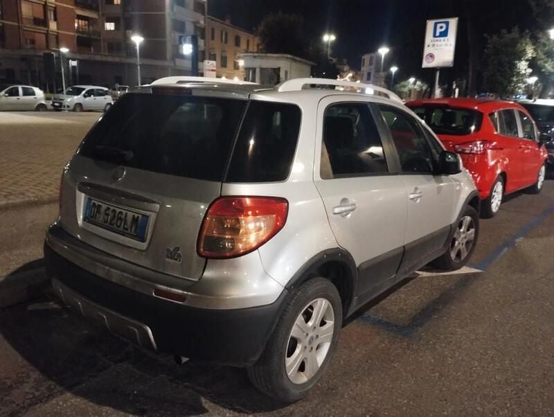 Usata Fiat Sedici Emotion 120 CV (88 kW) 2007 Argento SUV
