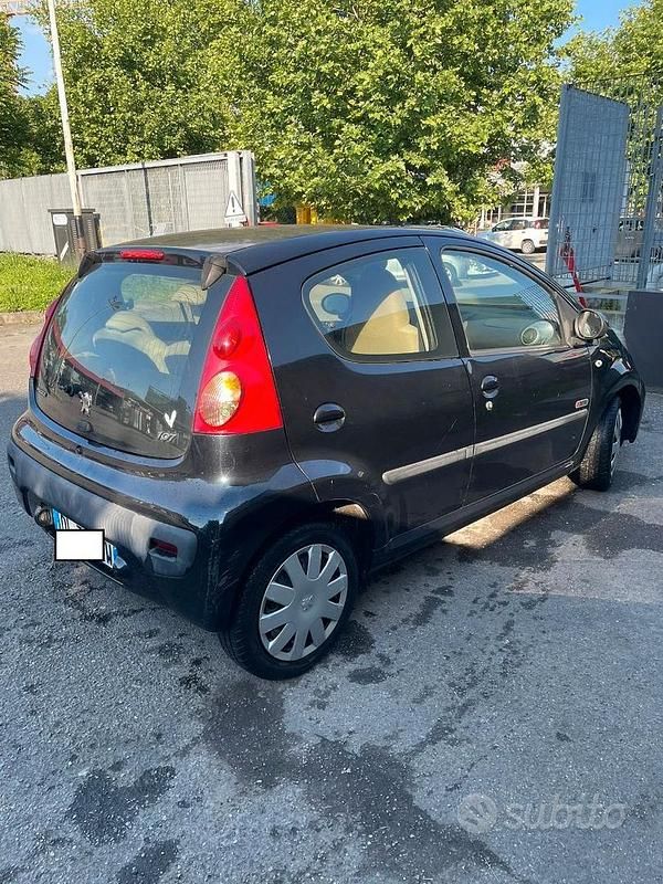 Usata Peugeot 107 68 CV (50 kW) 2007 Nero Utilitaria