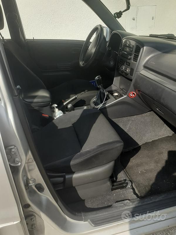 Usata 2004 Suzuki Vitara SUV | 4500 € (Ottimo prezzo) - Immagine 1/4