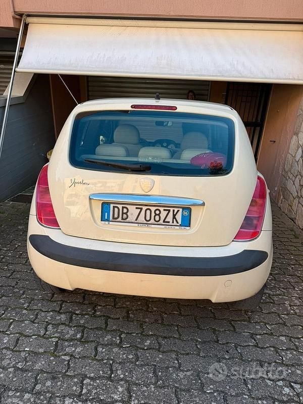 Usata Lancia Ypsilon 60 CV (44 kW) 2006 Giallo Utilitaria