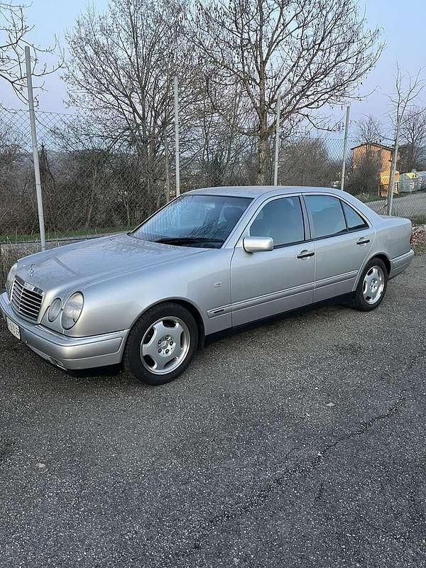 Usata Mercedes E320 Elegance 220 CV (161 kW) 1996 Other Berlina