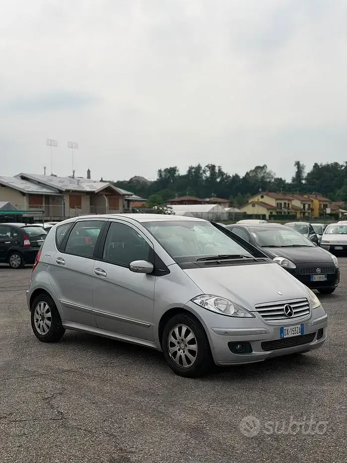 Usata Mercedes A180 Avantgarde 109 CV (80 kW) 2009 Grigio Berlina