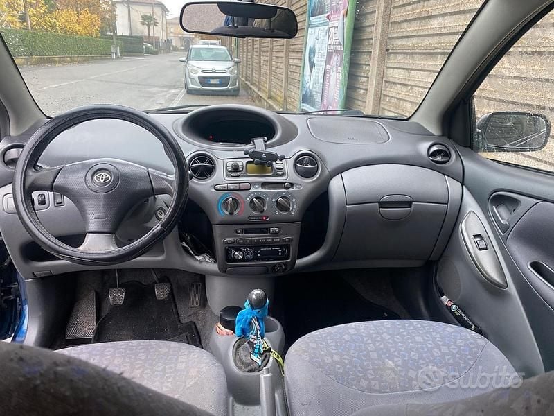 Usata Toyota Yaris 86 CV (63 kW) 1999 Utilitaria