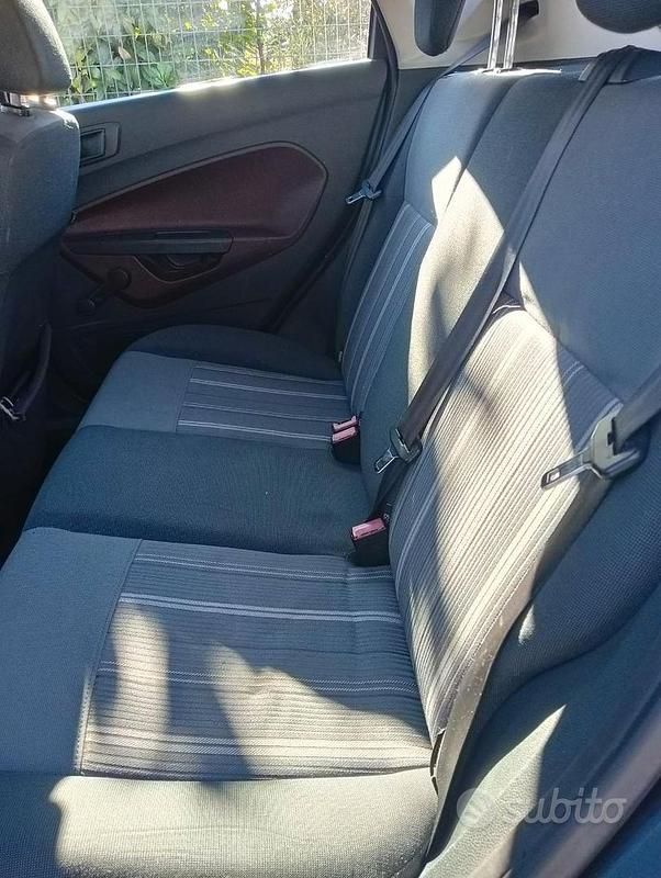 Usata Ford Fiesta 70 CV (51 kW) 2009 Grigio Berlina