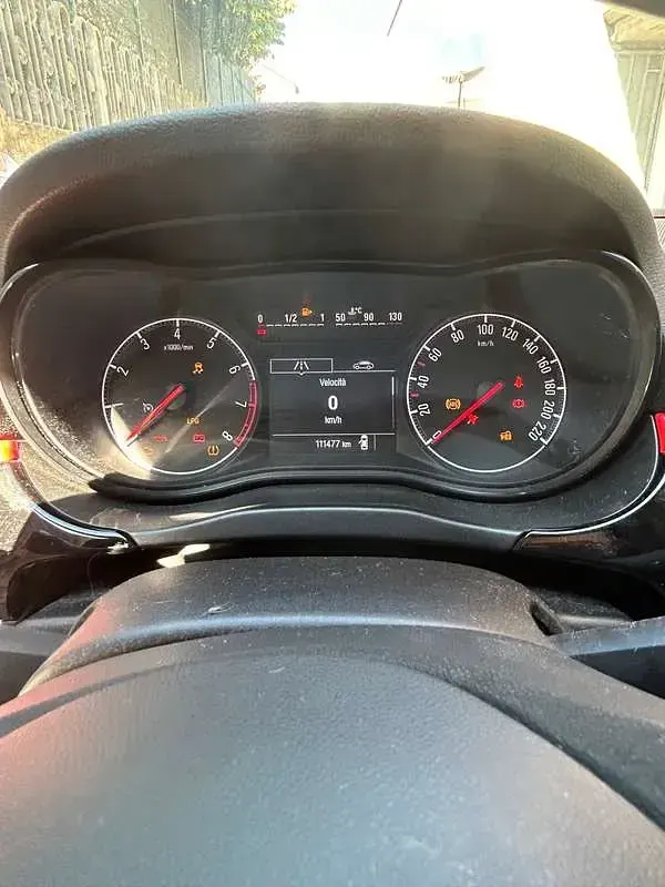 Usata Opel Corsa 90 CV (66 kW) 2017 Rosso Utilitaria