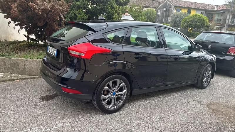 Usata Ford Focus 115 CV (84 kW) 2017 Nero Berlina