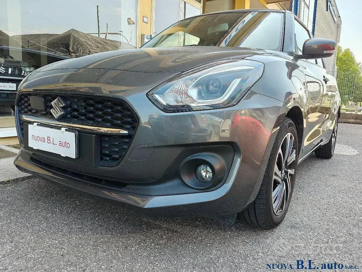 Usata Suzuki Swift 83 CV (61 kW) 2023 Grigio Utilitaria