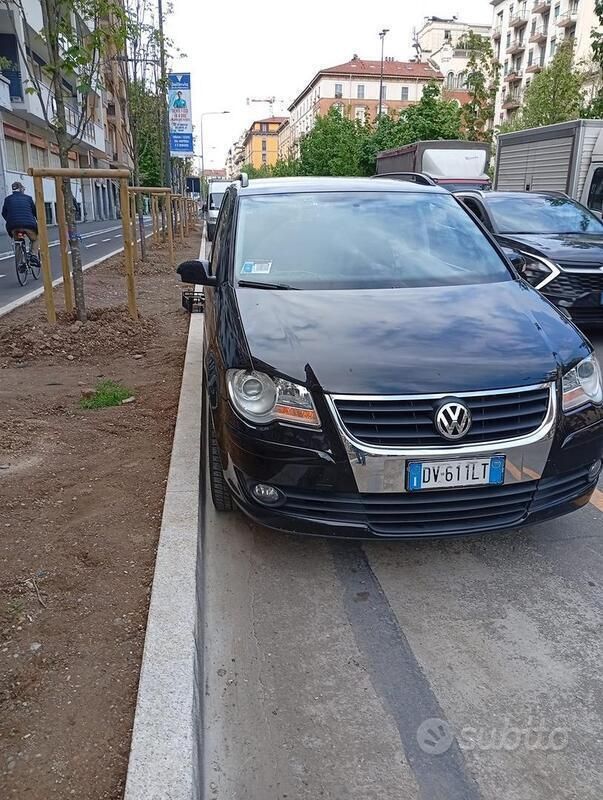Usata VW Touran 105 CV (77 kW) 2009 Nero Monovolume