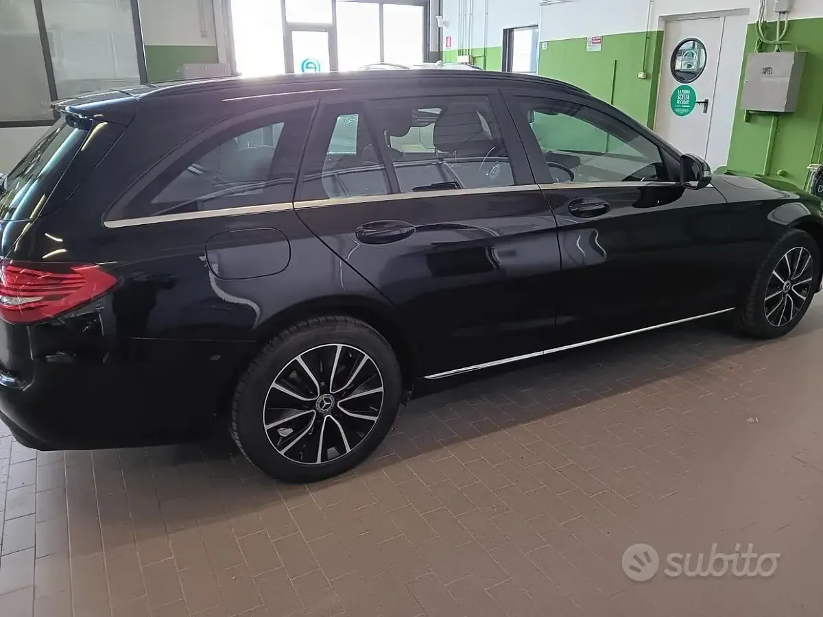 Usata Mercedes C180 Business 122 CV (89 kW) 2019 Nero Station wagon