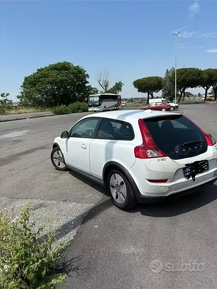 Usata Volvo C30 109 CV (80 kW) 2012 Bianco Utilitaria