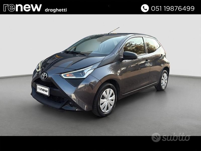 Grigio Usata 2021 Toyota Aygo Connect Style Due volumi | 11.500 € (Buon prezzo) - Immagine 1/4