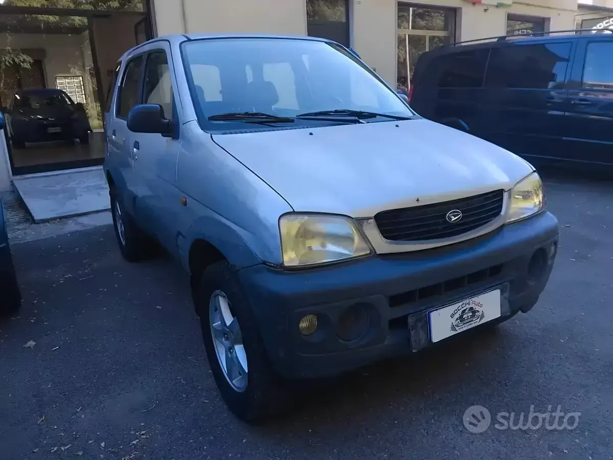 Usata Daihatsu Terios 83 CV (61 kW) 1999 Grigio SUV