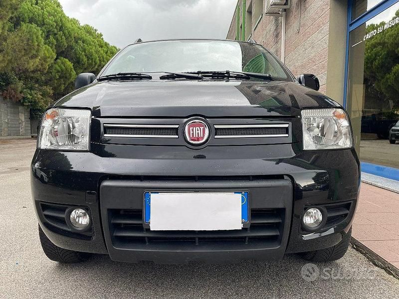 Usata Fiat Panda 4x4 69 CV (50 kW) 2012 Nero Utilitaria