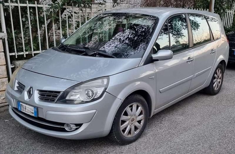 Usata Renault Grand Scénic II 111 CV (81 kW) 2009 Argento Monovolume