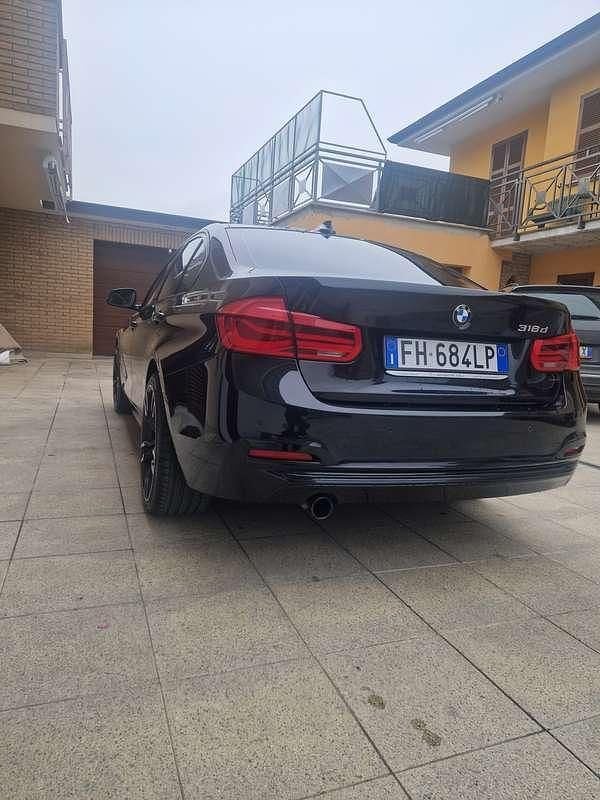 Usata BMW 318 Sport Line 150 CV (110 kW) 2016 Nero Berlina