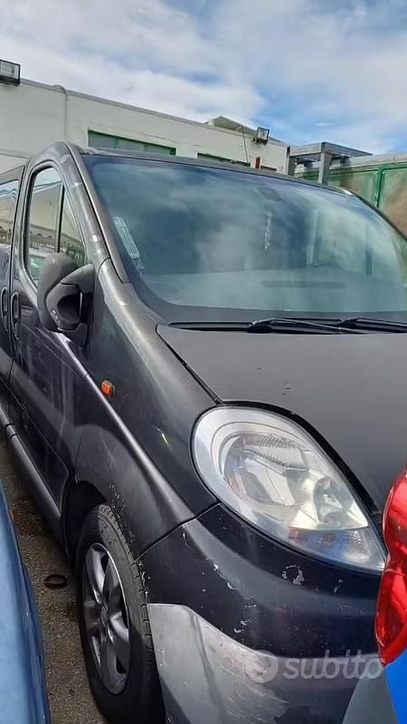 Usata Opel Vivaro 2008 Nero Monovolume