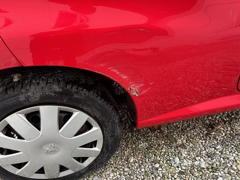 Usata Peugeot 107 68 CV (50 kW) 2007 Rosso Utilitaria