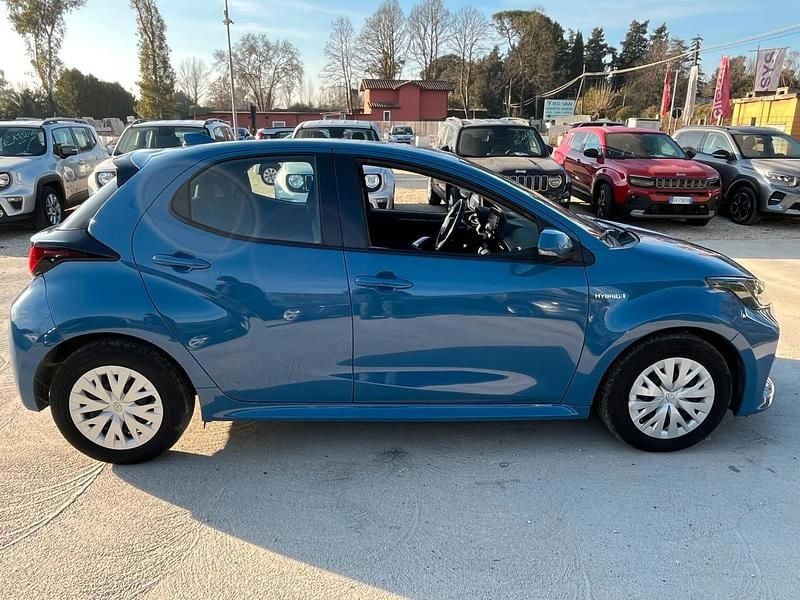 Usata Toyota Yaris Hybrid Business Edition 92 CV (67 kW) 2021 Blu Berlina