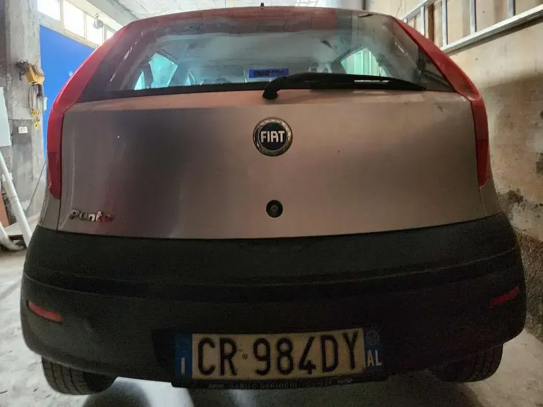 Usata Fiat Punto 60 CV (44 kW) 2005 Blu/azzurro Utilitaria