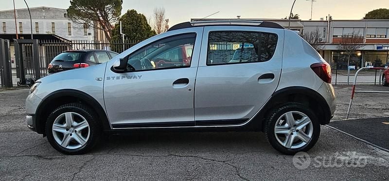 Usata Dacia Sandero Lauréate 90 CV (66 kW) 2016 Grigio Berlina