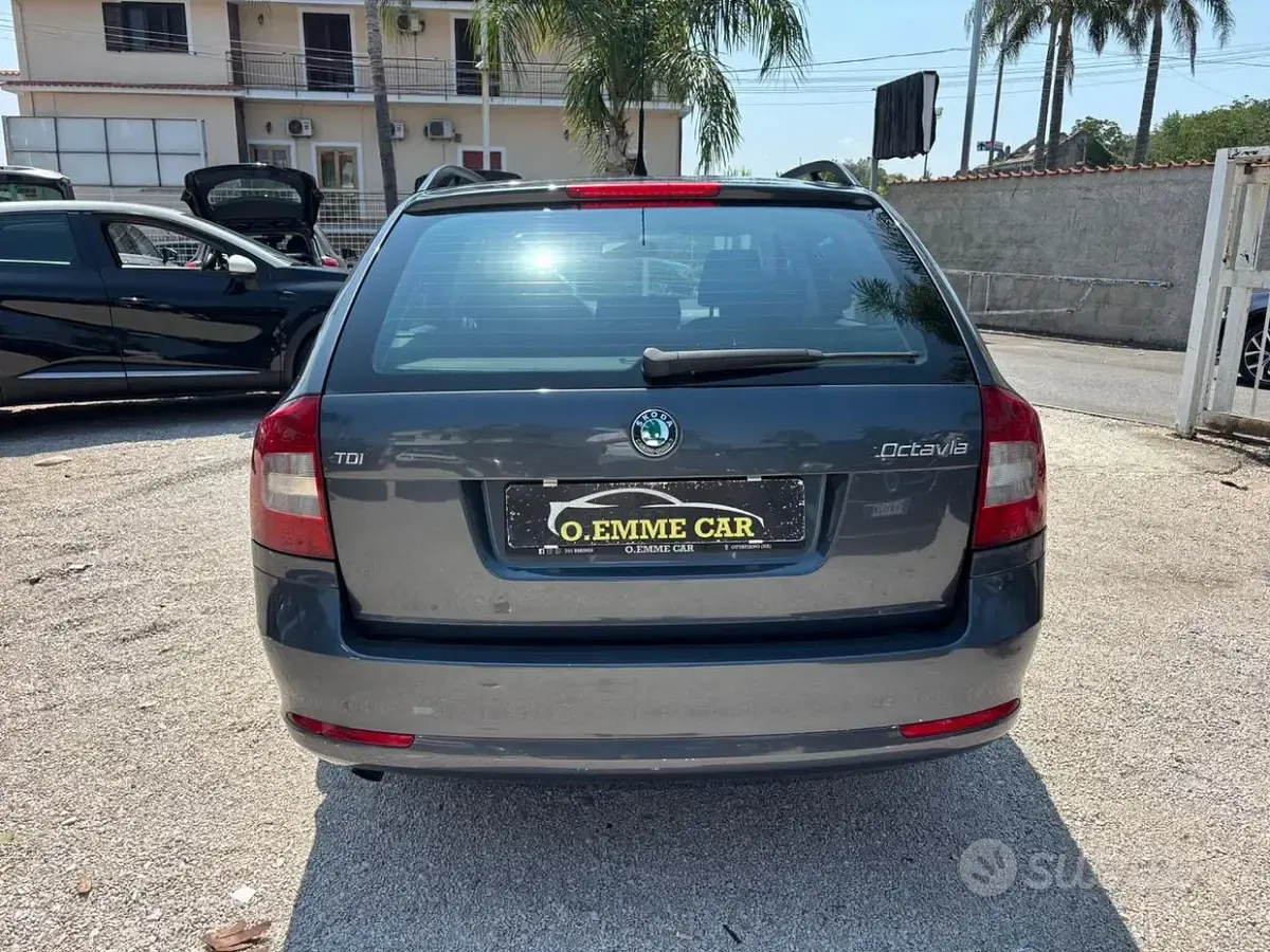 Usata Skoda Octavia Elegance 105 CV (77 kW) 2012 Grigio Station wagon