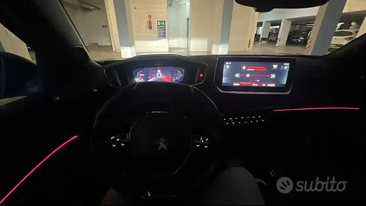 Usata Peugeot 2008 GT-line 131 CV (96 kW) 2021 Grigio SUV