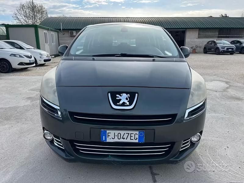 Usata Peugeot 5008 Premium 120 CV (88 kW) 2011 Grigio Monovolume