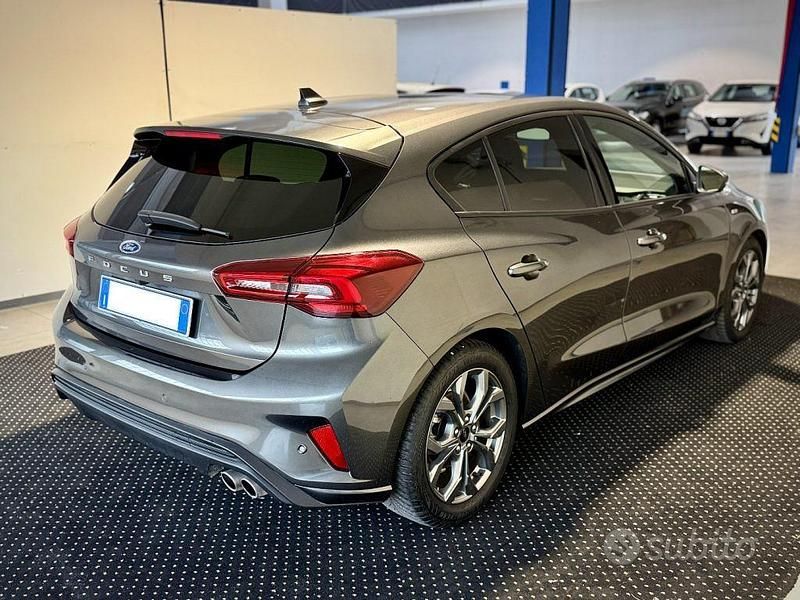Usata Ford Focus ST-Line 116 CV (85 kW) 2024 Grigio scuro metallizzato Berlina