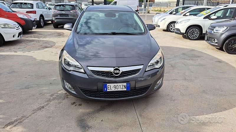 Grigio Usata 2012 Opel Astra S Station wagon | 5400 € (Buon prezzo) - Immagine 1/4
