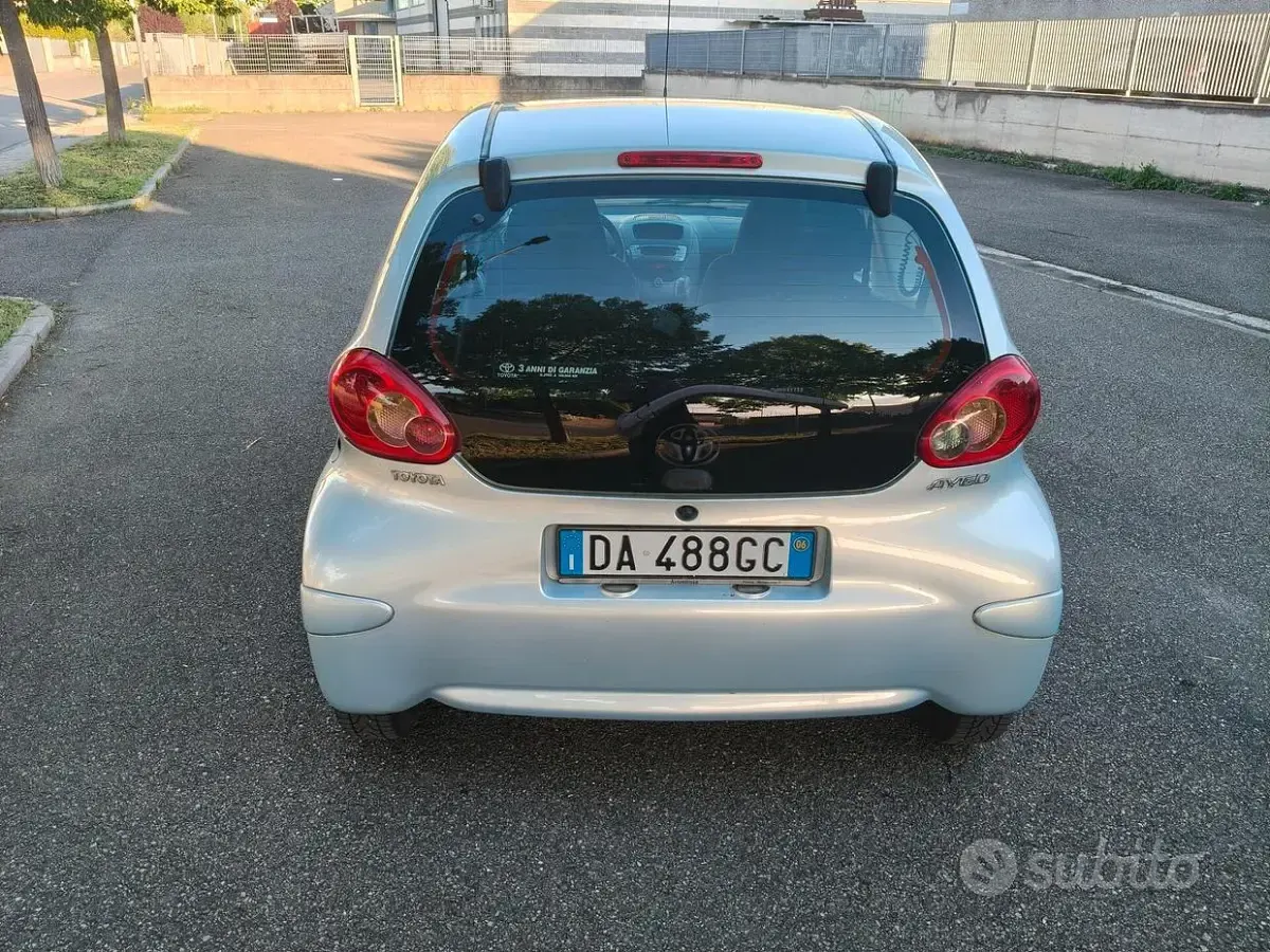 Usata Toyota Aygo 68 CV (50 kW) 2006 Blu Utilitaria