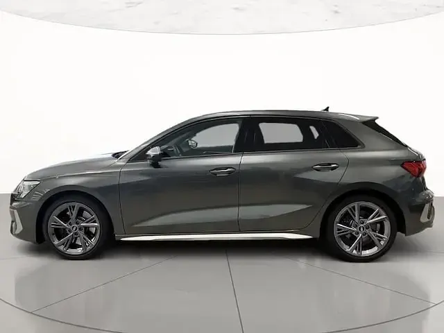 Usata Audi S3 Comfort 310 CV (228 kW) 2023 Grigio daytona perlato Berlina