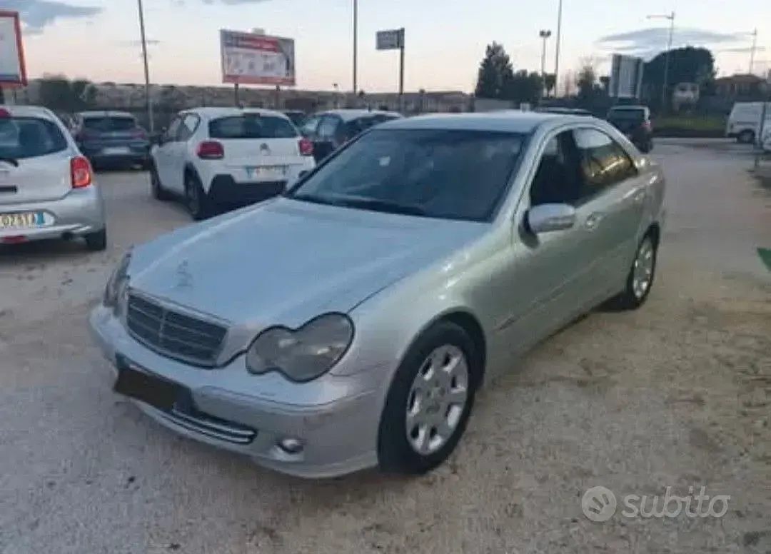 Usata Mercedes C220 Elegance 150 CV (110 kW) 2004 Grigio Berlina