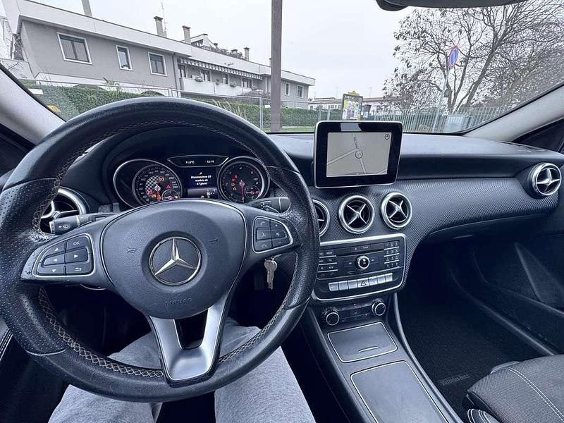 Usata Mercedes A180 109 CV (80 kW) 2016 Nero Berlina