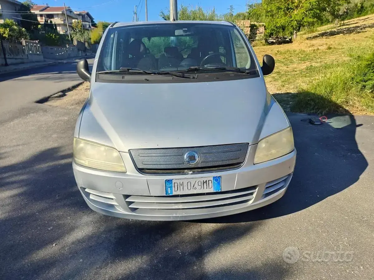 Usata Fiat Multipla Dynamic 103 CV (75 kW) 2007 Grigio Monovolume