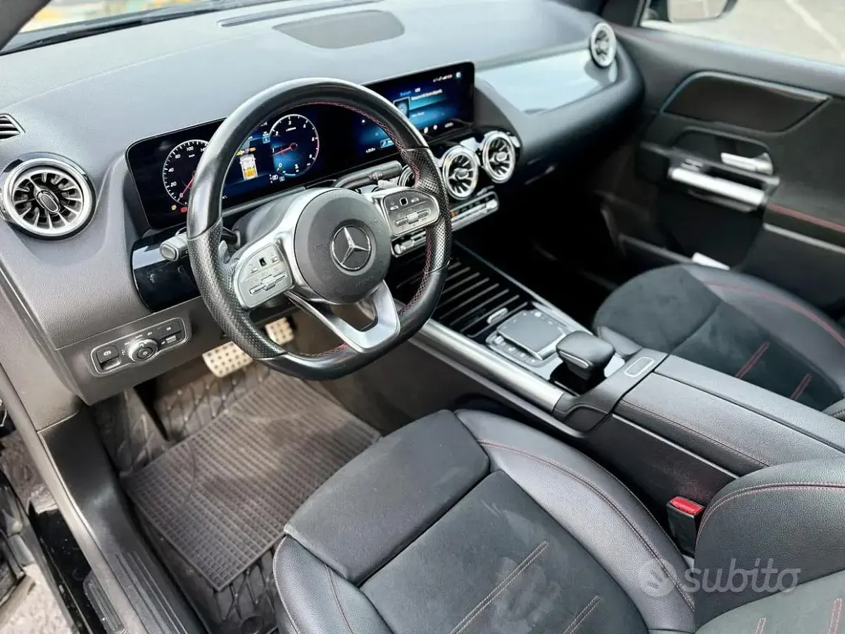 Begagnad Mercedes GLA200 Premium 150 HK (110 kW) 2023 Svart SUV