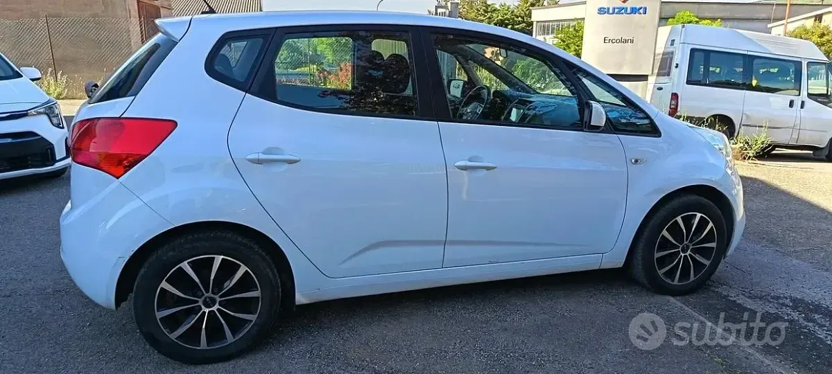 Usata Kia Venga 90 CV (66 kW) 2018 Bianco Utilitaria