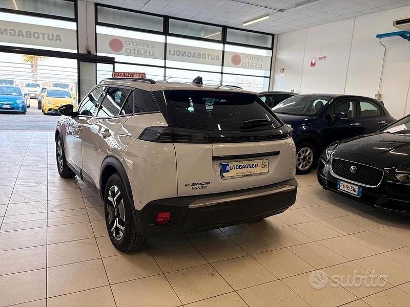 Begagnad Peugeot 2008 Allure 114 kW (156 HK) 2024 Vit SUV