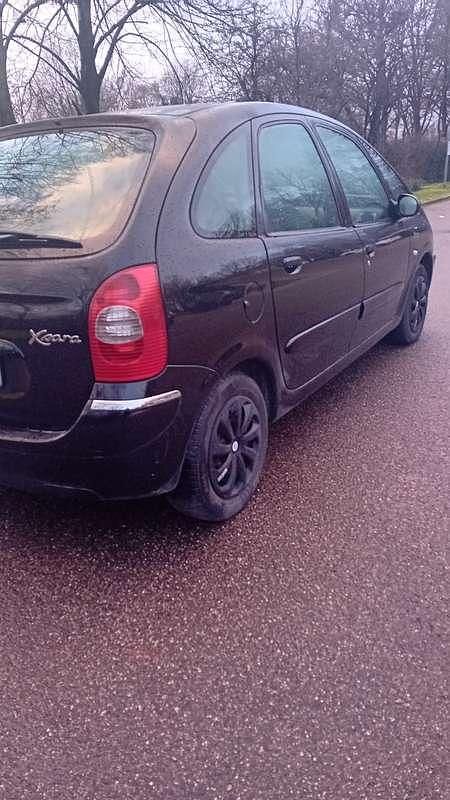 Usata Citroën Xsara Picasso 95 CV (69 kW) 2005 Nero Monovolume