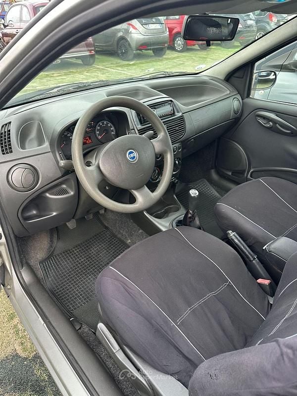 Usata Fiat Punto 69 CV (50 kW) 2006 Utilitaria