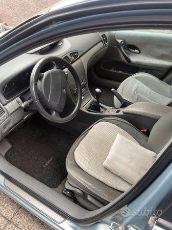 Usata Renault Laguna II 107 CV (78 kW) 2001 Grigio Station wagon