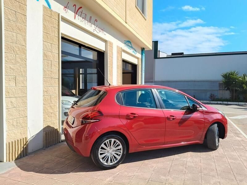 Usata Peugeot 208 102 CV (75 kW) 2018 Rosso Utilitaria