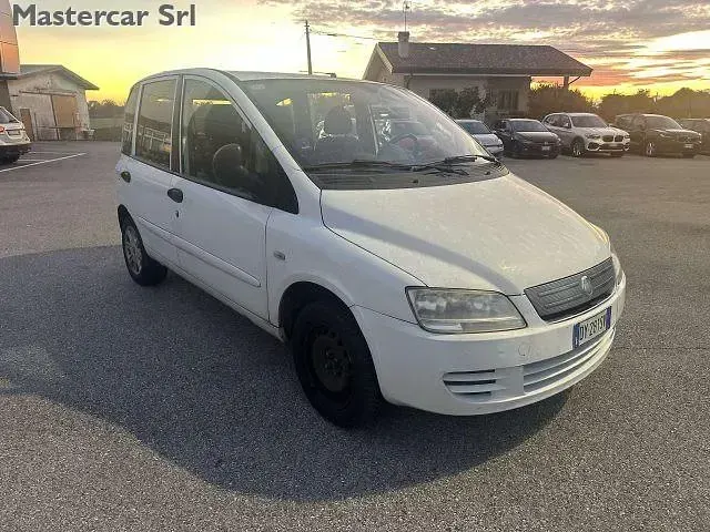 Usata Fiat Multipla 103 CV (75 kW) 2006 Bianco Monovolume