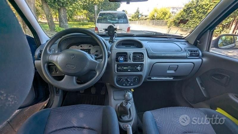 Usata Renault Clio II 2001 Blu